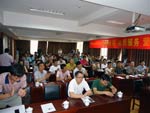 對精彩講課報(bào)以熱烈掌聲