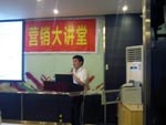 黃歡部長講解服務(wù)業(yè)務(wù)
