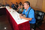 座談會(huì)中用戶積極提問