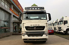 HOWO T7H 6×4智慧安行版危化品運(yùn)輸車