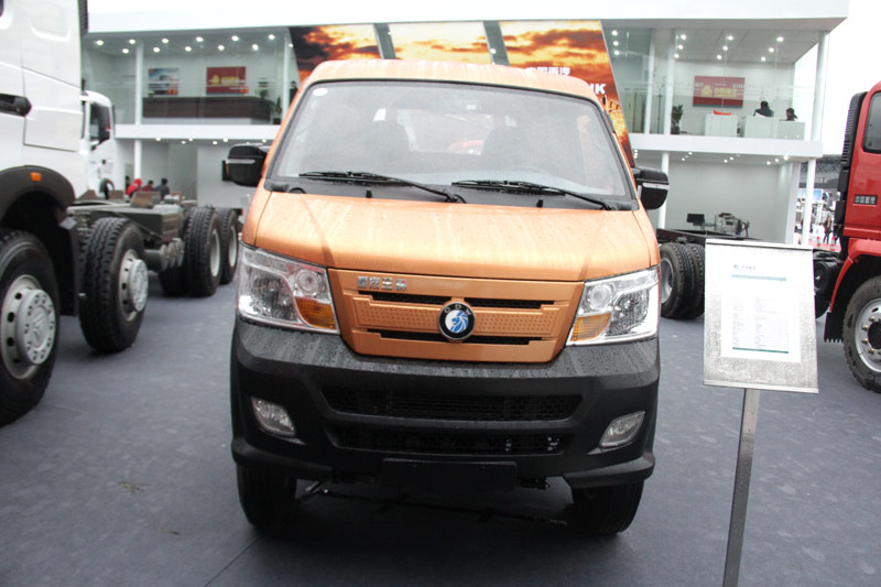 中國重汽九款車型齊聚2013上海車展