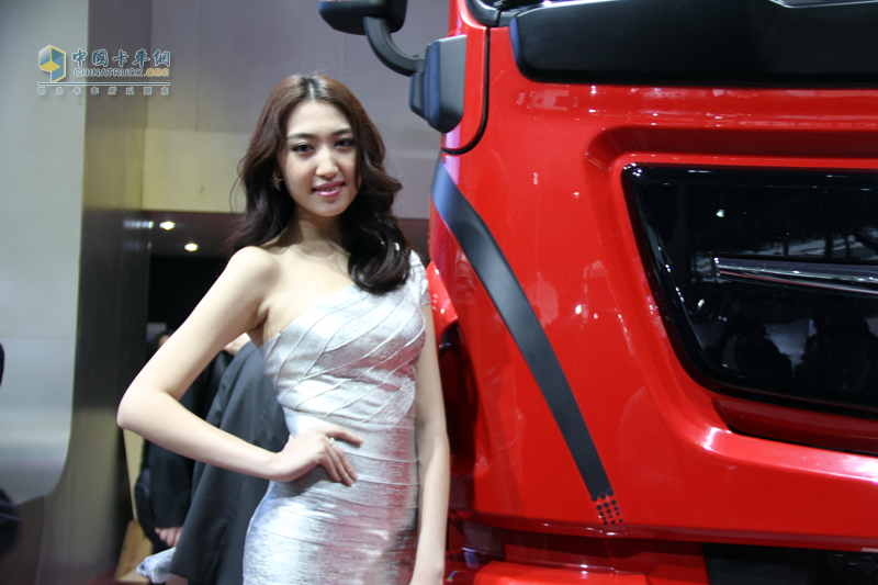 東風(fēng)商用車上海車展天龍旗艦車型首發(fā)