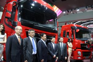 東風(fēng)商用車上海車展天龍旗艦車型首發(fā)