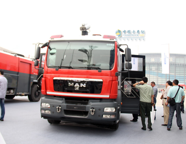  國(guó)際消防車(chē)展聚焦 德國(guó)曼底盤(pán)消防車(chē)雙向駕駛室