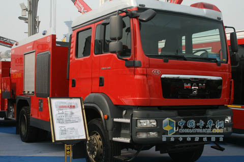 配備德國曼底盤的遠(yuǎn)程供水消防車