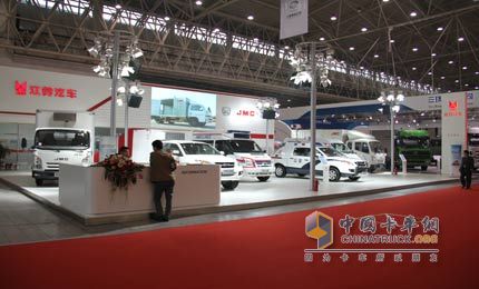 江鈴輕卡亮相武漢商用車展