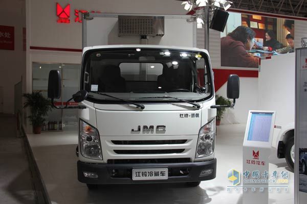 江鈴輕卡亮相武漢商用車展