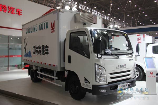 江鈴輕卡亮相武漢商用車展