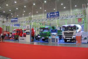 2013武漢商用車展陜汽展臺(tái)