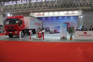2013武漢商用車展紅巖卡車展臺(tái)