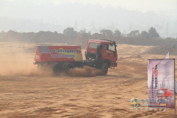 福田瑞沃極限挑戰(zhàn)賽冠軍角逐 卡車極限秀