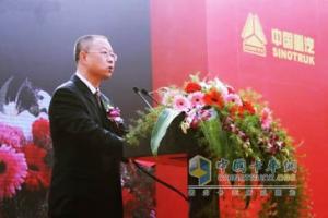 中國(guó)重汽4S集群店在成都開業(yè)