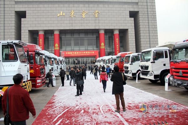 中國重汽的重、中、輕、客、特工程機(jī)械全系產(chǎn)品