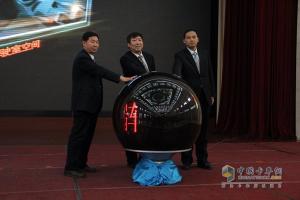 中國重汽2014輕卡商務(wù)會 康明斯、曼高端輕亮相