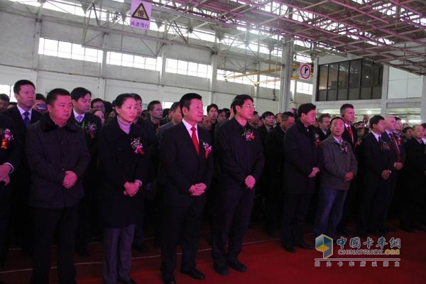 一汽通用解放S230公獅l量產下線及產品實拍