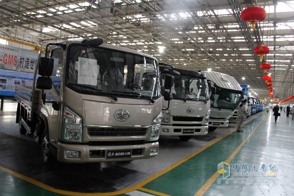 一汽通用解放S230公獅l量產下線及產品實拍