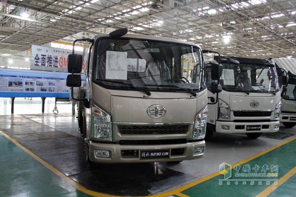一汽通用解放S230公獅l量產下線及產品實拍