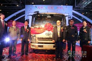 一汽通用解放S230公獅l量產下線及產品實拍