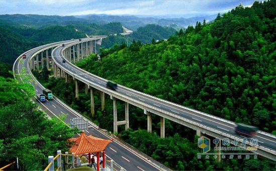 今年江西將開工建設(shè)11個高速公路項(xiàng)目 實(shí)現(xiàn)全省縣縣通高速