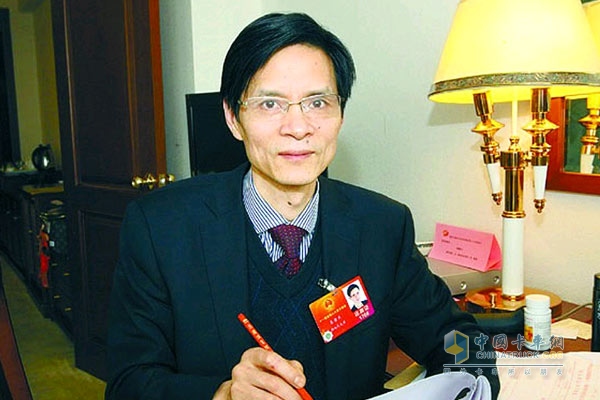 全國人大代表、湖南省秦希燕聯(lián)合律師事務所主任秦希燕
