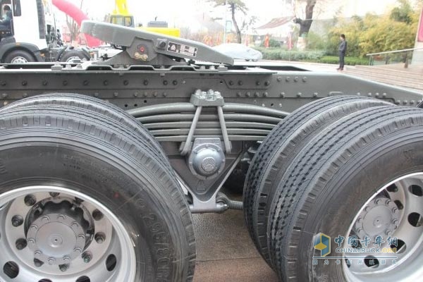 中國(guó)重汽 HOWO T7H 6×2 -雙轉(zhuǎn)向牽引車