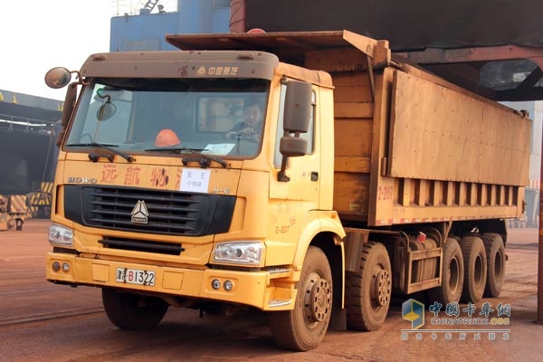 中國(guó)重汽HOWO自卸車