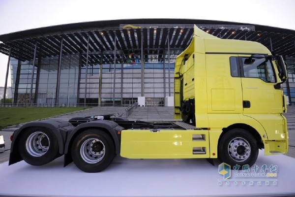 德國曼TG系列卡車MANTGX28.4806X2-2BLS側視圖