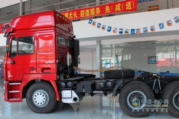 陜汽德龍F(tuán)3000  6*4牽引車(chē)（輕量化版）