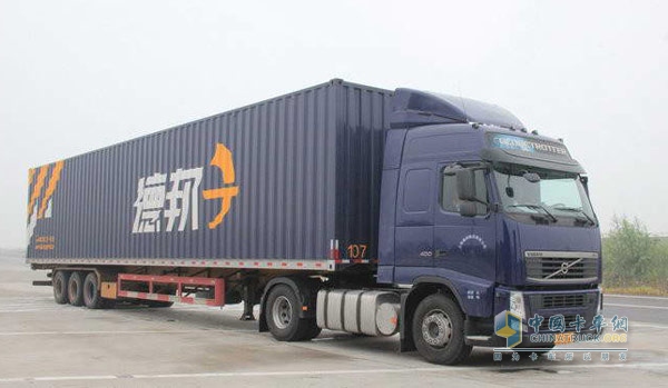 德邦物流運(yùn)輸車(chē)