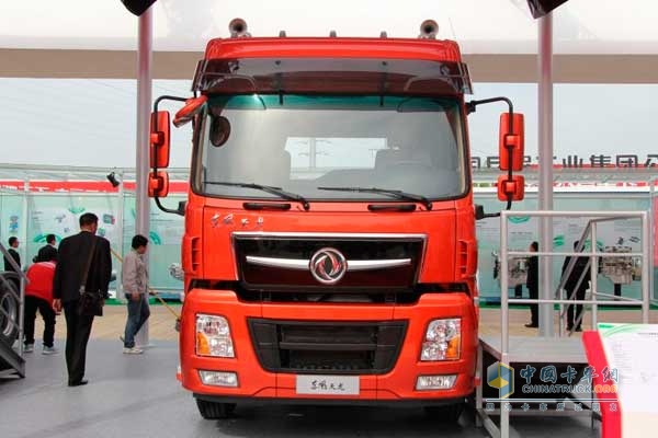 東風(fēng)天龍準(zhǔn)重載 315馬力 6×2 牽引車(chē)