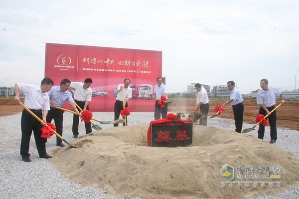年產(chǎn)10萬(wàn)臺(tái)B+發(fā)動(dòng)機(jī)工廠奠基儀式現(xiàn)場(chǎng)