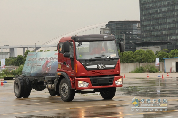 現(xiàn)場(chǎng)卡車(chē)漂移表演
