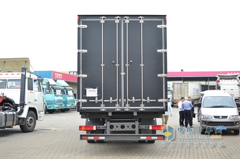 中國重汽 HOWOT5G平臺(tái)中卡 4*2廂式載貨車