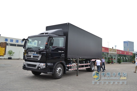 中國重汽 HOWOT5G平臺(tái)中卡 4*2廂式載貨車