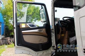 中國重汽 HOWO-T5G重卡 6*2載貨車