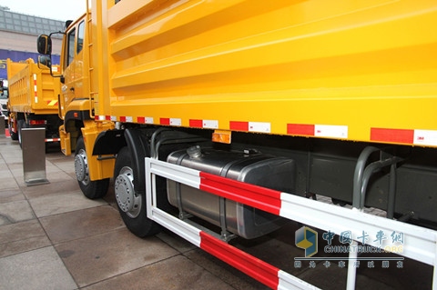 中國重汽 豪瀚8*4 公路標載型自卸車