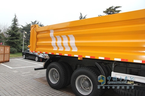 中國重汽 豪瀚8*4 公路標載型自卸車