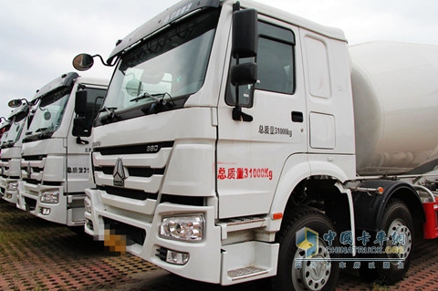 中國(guó)重汽 HOWO 8×4攪拌車