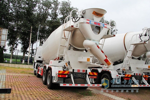 中國(guó)重汽 HOWO 8×4攪拌車