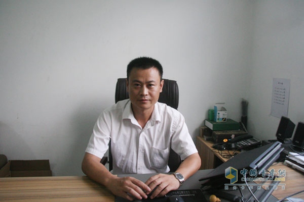 駿成汽貿(mào)格爾發(fā)重卡業(yè)務(wù)負(fù)責(zé)人冀振雷
