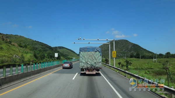 奔馳卡車(chē)廣州成都往返油耗新鮮出爐 百公里 30.5升油耗