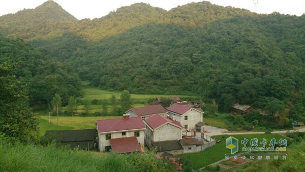奔馳卡車(chē)廣州成都往返油耗新鮮出爐 百公里 30.5升油耗