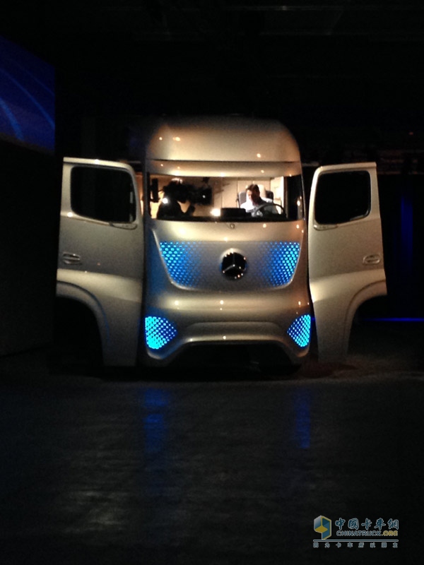 梅賽德斯-奔馳未來(lái)卡車2025完美闡釋2014國(guó)際商用車展(IAA)