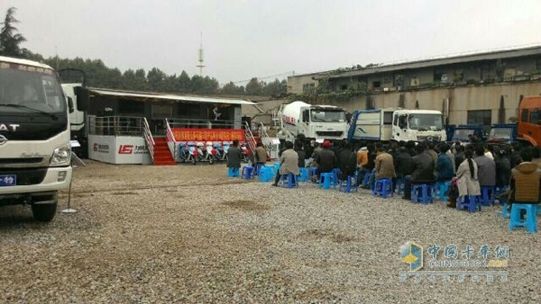 力帆時駿集團(tuán)公路運(yùn)輸車型產(chǎn)品推介會暨國慶大酬賓活動