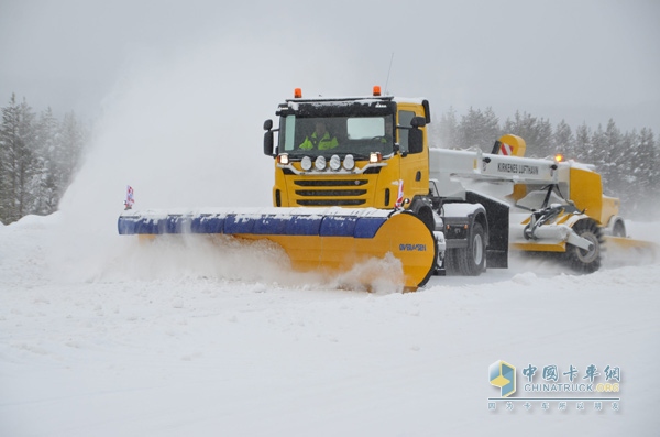 Scania G400 4x4 機(jī)場(chǎng)掃雪車(chē)