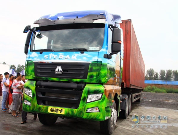 中國(guó)重汽汕德卡(SITRAK)牽引車