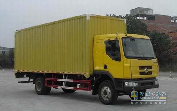 東風(fēng)柳汽 乘龍M31A 康明斯190馬力 國(guó)四 4×2廂式載貨車(chē)