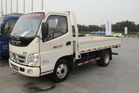 福田奧鈴載貨車側(cè)面