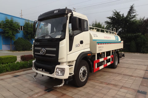 福田瑞沃灑水車(chē)側(cè)面