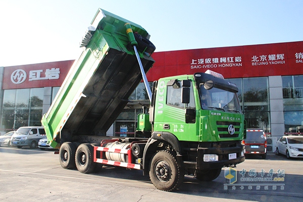 上汽依維柯紅巖 新金剛 上柴320馬力 智能渣土車(chē)